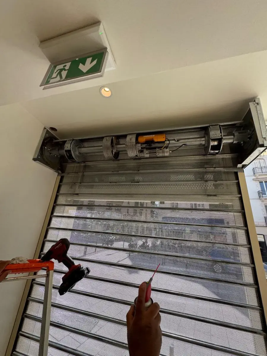 Entretien et maintenance de rideau métallique à Paris 20