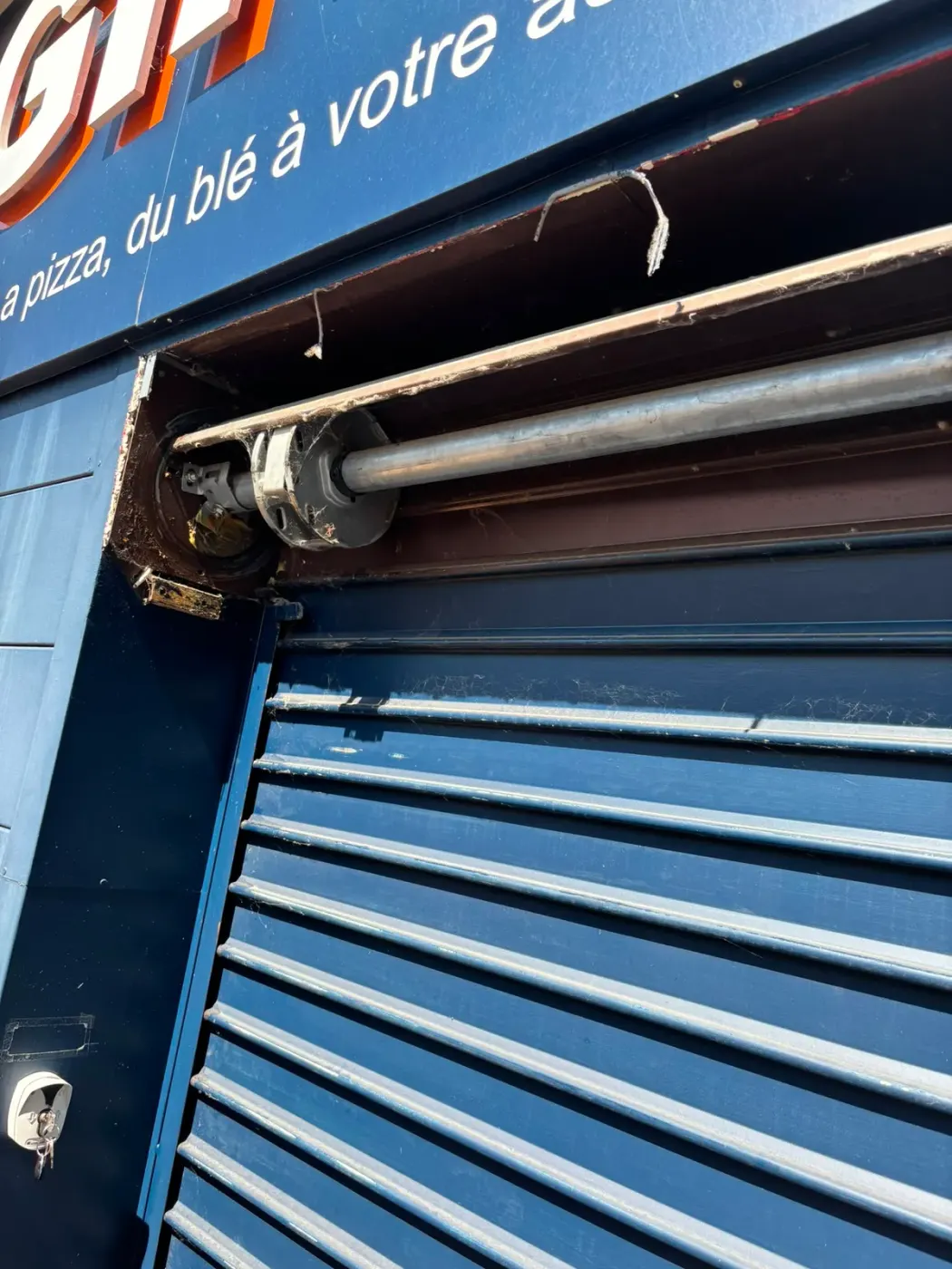 Réparation de rideau métallique à Paris 20